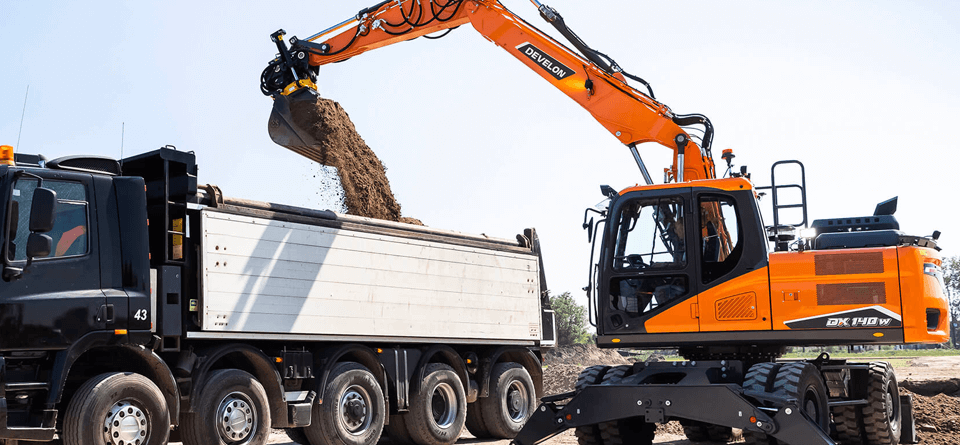 El rol de la maquinaria pesada en la construcción de carreteras