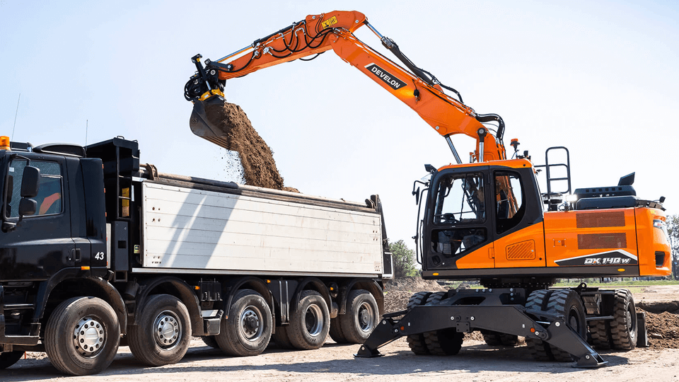 El rol de la maquinaria pesada en la construcción de carreteras