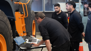 certificación-cargador-frontal DL320-7