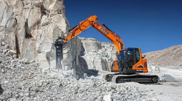 Convirtiendo tu excavadora DEVELON en una multiherramienta