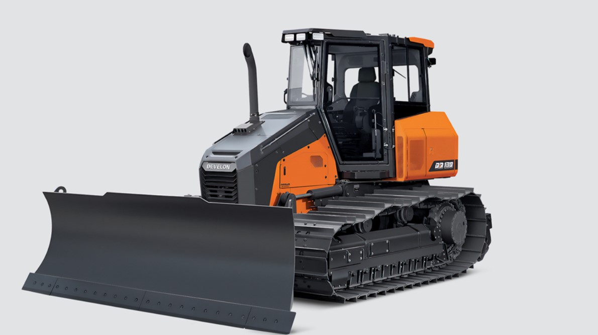 El Dozer DD130 en preparación de plataformas y caminos interiores